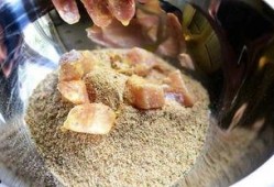 新闻爆料炸鸡块有生虫,食品安全问题再引关注